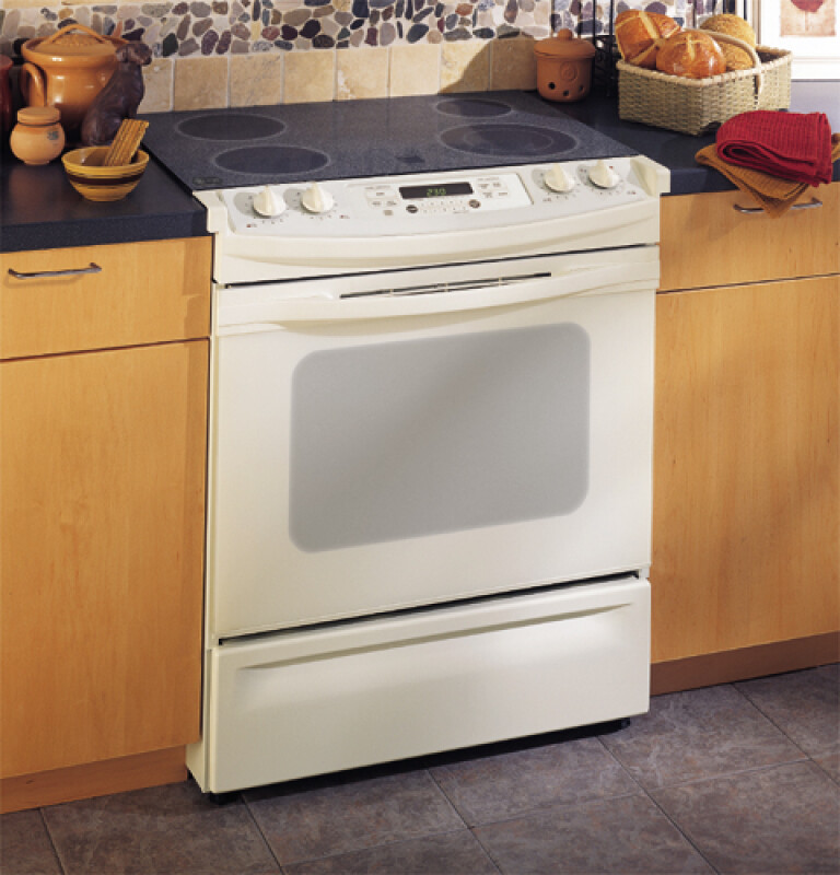30" Slide-In CleanDesign Electric Range JSP46BDBB