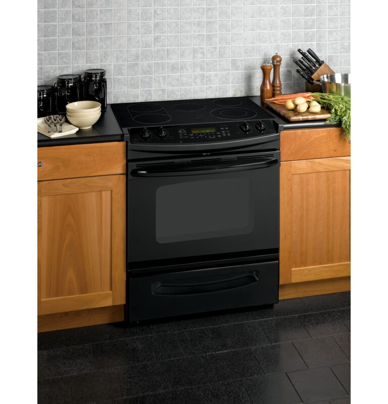 30" Slide-In CleanDesign Electric Range JSP46DPBB