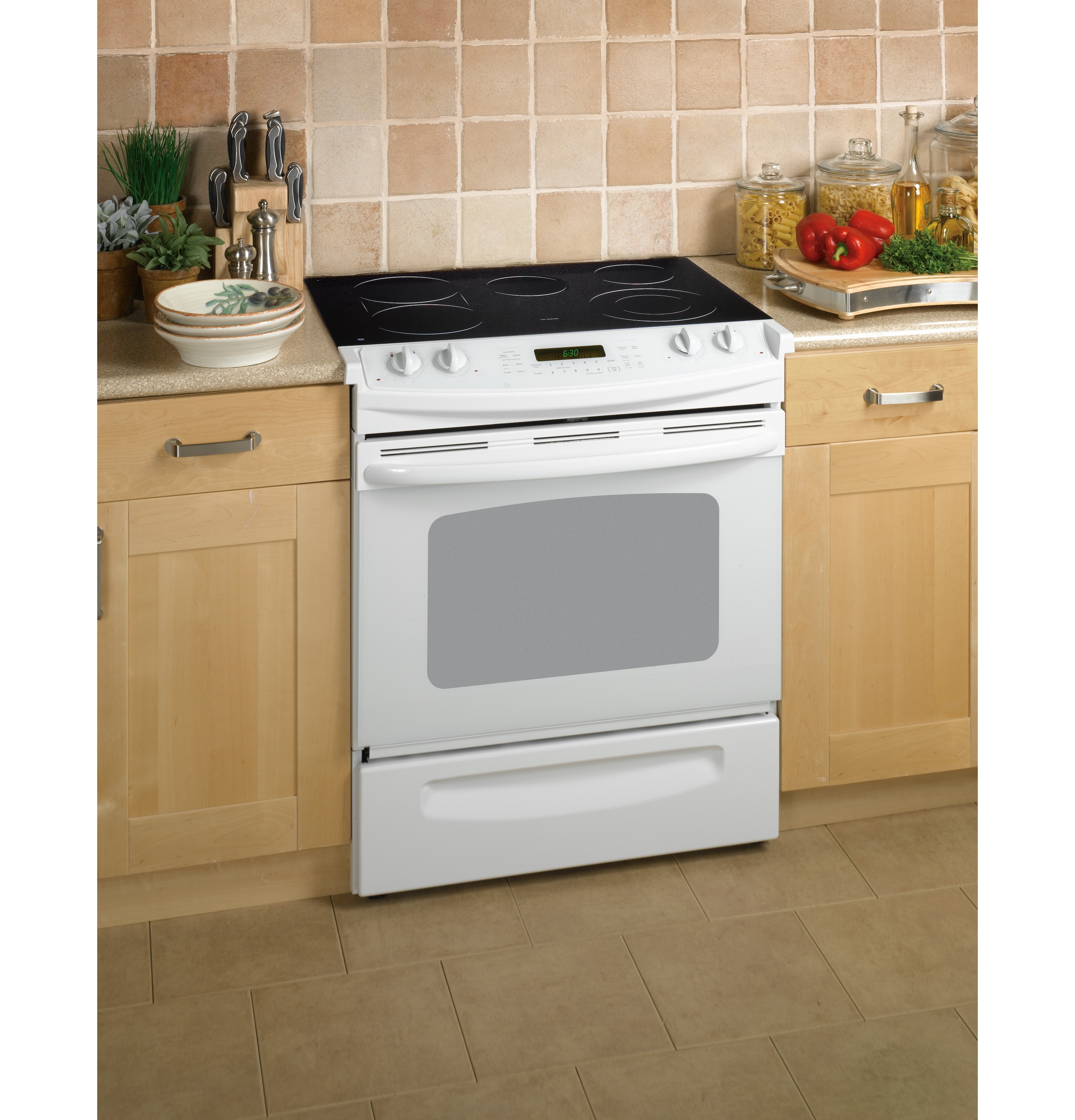 GE 30" Slide-In CleanDesign Electric Range White JSP46DPWW Picture 1