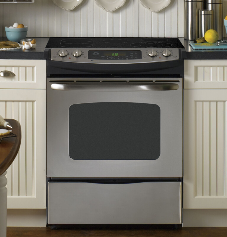 30" Slide-In CleanDesign Electric Range JSP46SPSS