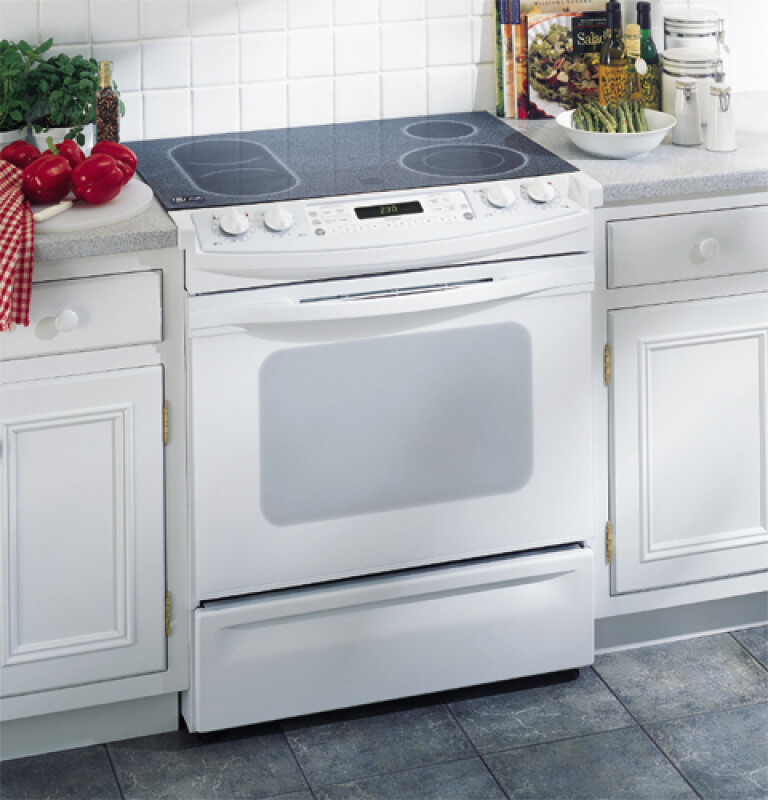 30" Slide-In CleanDesign Electric Range JSP56BDBB
