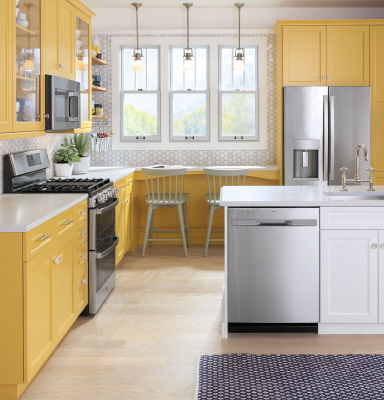 1.7 Cu. Ft. Over-the-Range Sensor Fingerprint Resistant Microwave Oven JVM6175YKFS