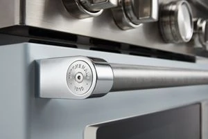 KitchenAid® 30'' Smart Commercial-Style Dual Fuel Range with 4 Burners KFDC500JMB