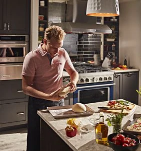 KitchenAid® 36'' Smart Commercial-Style Dual Fuel Range with 6 Burners KFDC506JIB