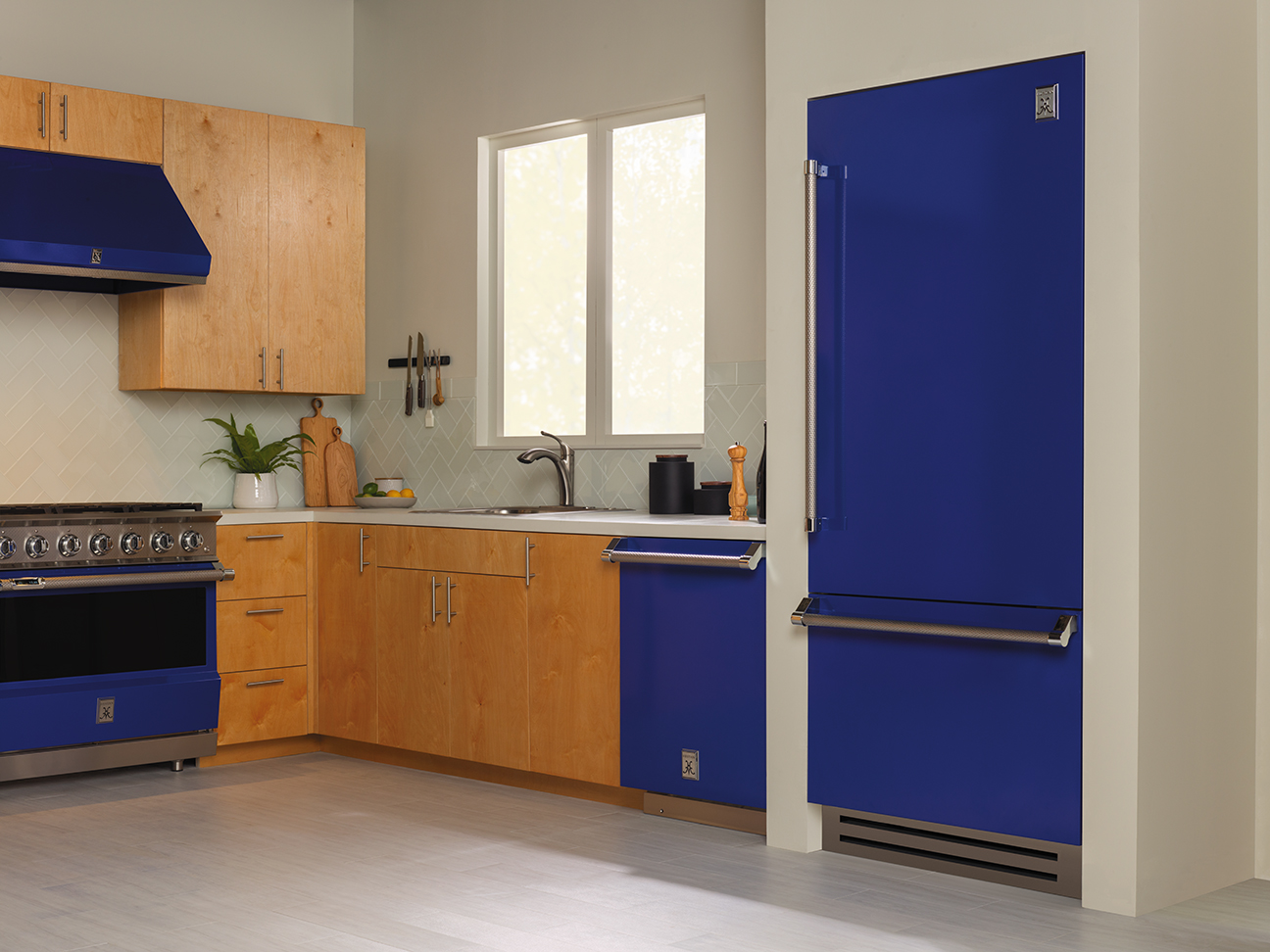 36" Bottom Mount, Bottom Compressor Refrigerator KRBR36GG