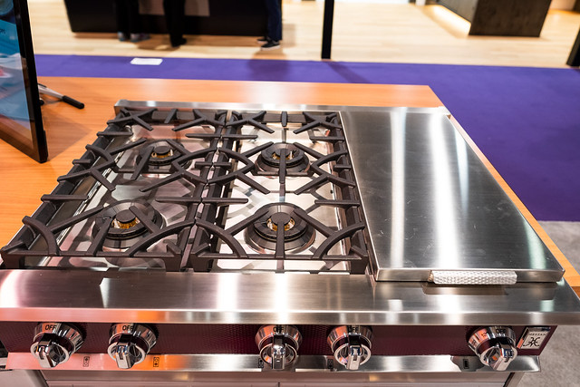 36" 4-Burner Rangetop with 12" Griddle KRT364GDBG