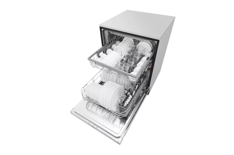 Front Control Smart wi-fi Enabled Dishwasher with QuadWash™ LDF5678ST