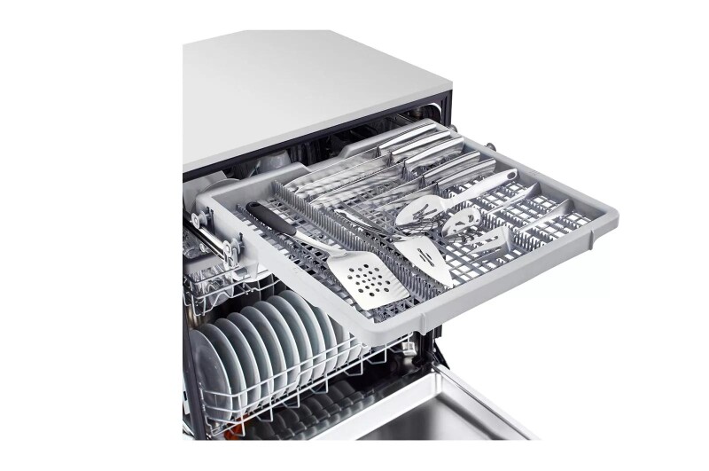 Front Control Smart wi-fi Enabled Dishwasher with QuadWash™ LDF5678ST