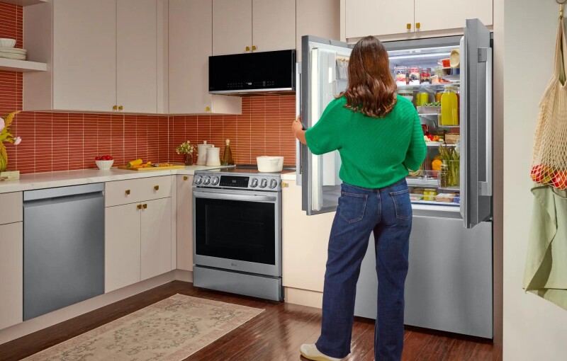 Counter-Depth MAX™ with Zero Clearance™ 3-Door French Door Refrigerator with Thin Door Design LF24Z6530S