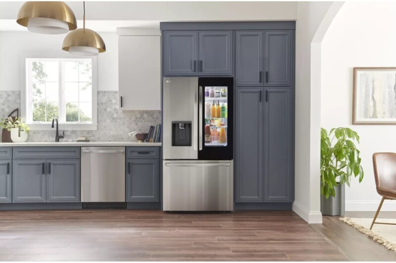 26 cu. ft. Smart InstaView® Counter-Depth MAX™ French Door Refrigerator LRFOC2606S