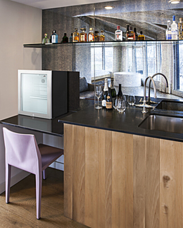 16" Wide Compact Minibar MB13GST