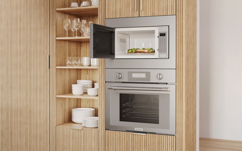 Masterpiece, 24", Microwave, SS, Side Swing Door MBCS