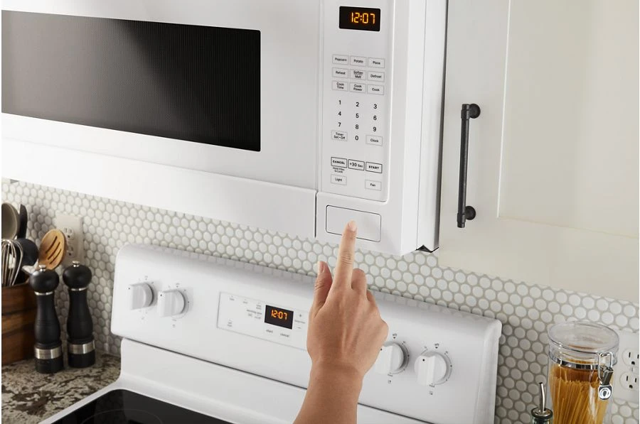 30-Inch Wide Electric Range With Shatter-Resistant Cooktop - 5.3 Cu. Ft. MER6600FW