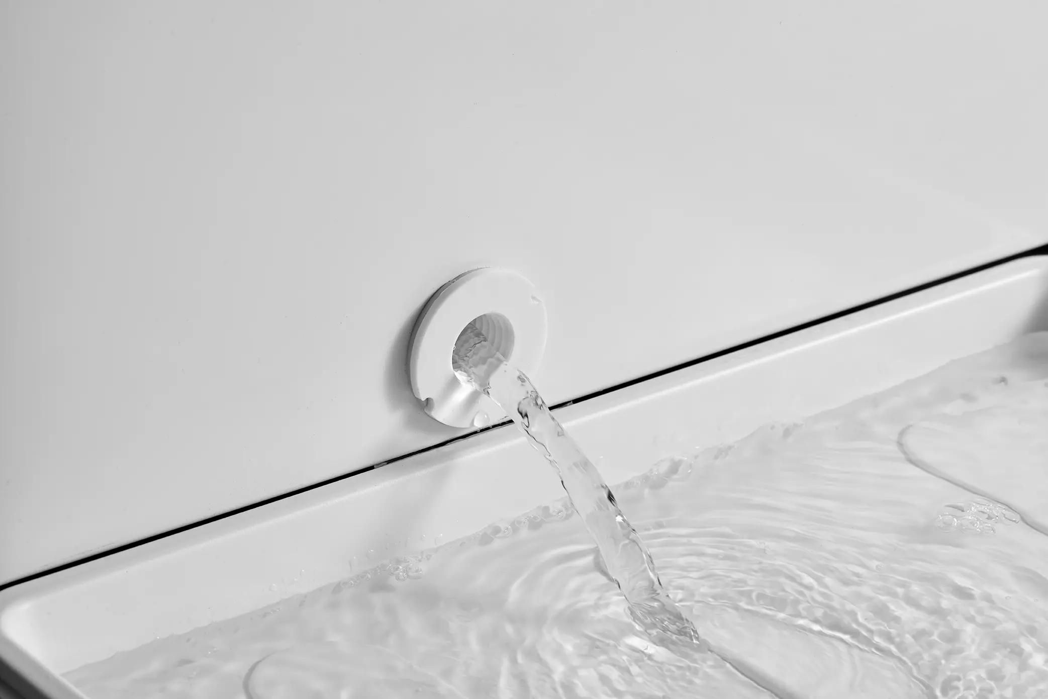 5.0 CF Chest Freezer, Contour Design MRC05M4CWW