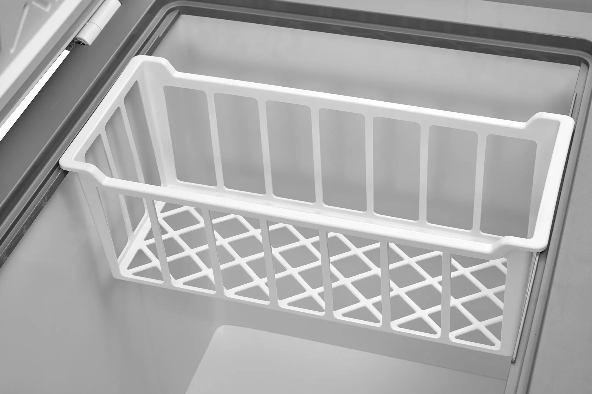 5.0 CF Chest Freezer, Contour Design MRC05M4CWW