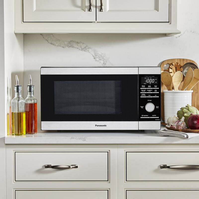 1.3 CuFt 1100 Watt SD65LS Microwave with Genius Sensor NNSD65LS