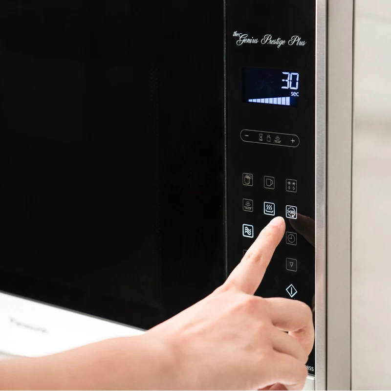 2.2 CuFt 1250 Watt SE985S Microwave with Cyclonic Wave Inverter NNSE985S