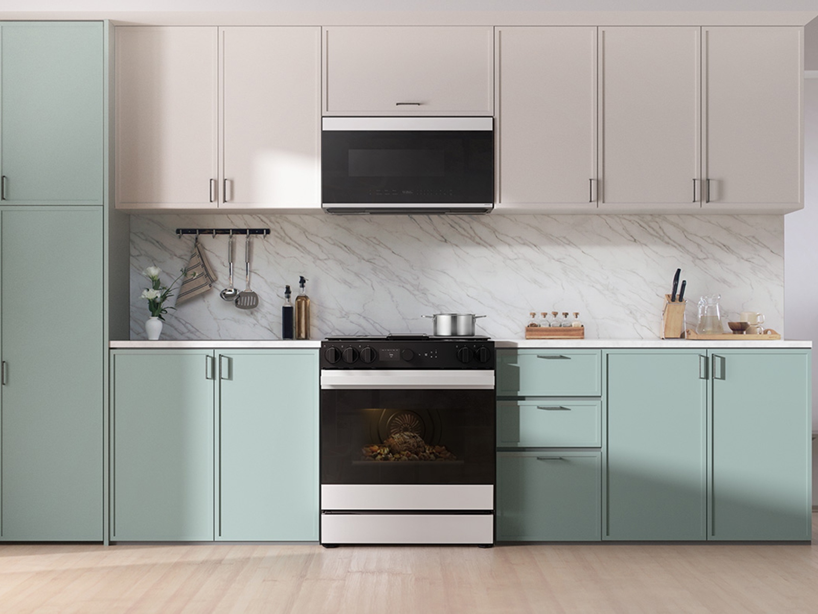 Bespoke 6.0 cu. ft. Smart Slide-In Gas Range with Smart Oven Camera & Illuminated Precision Knobs in White Glass NSG6DB870012AA