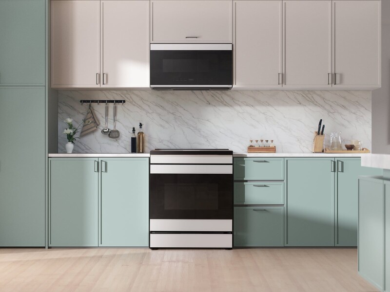 Bespoke 6.3 cu. ft. Smart Slide-In Induction Range with AI Home & Smart Oven Camera in White Glass NSI6DB990012AA