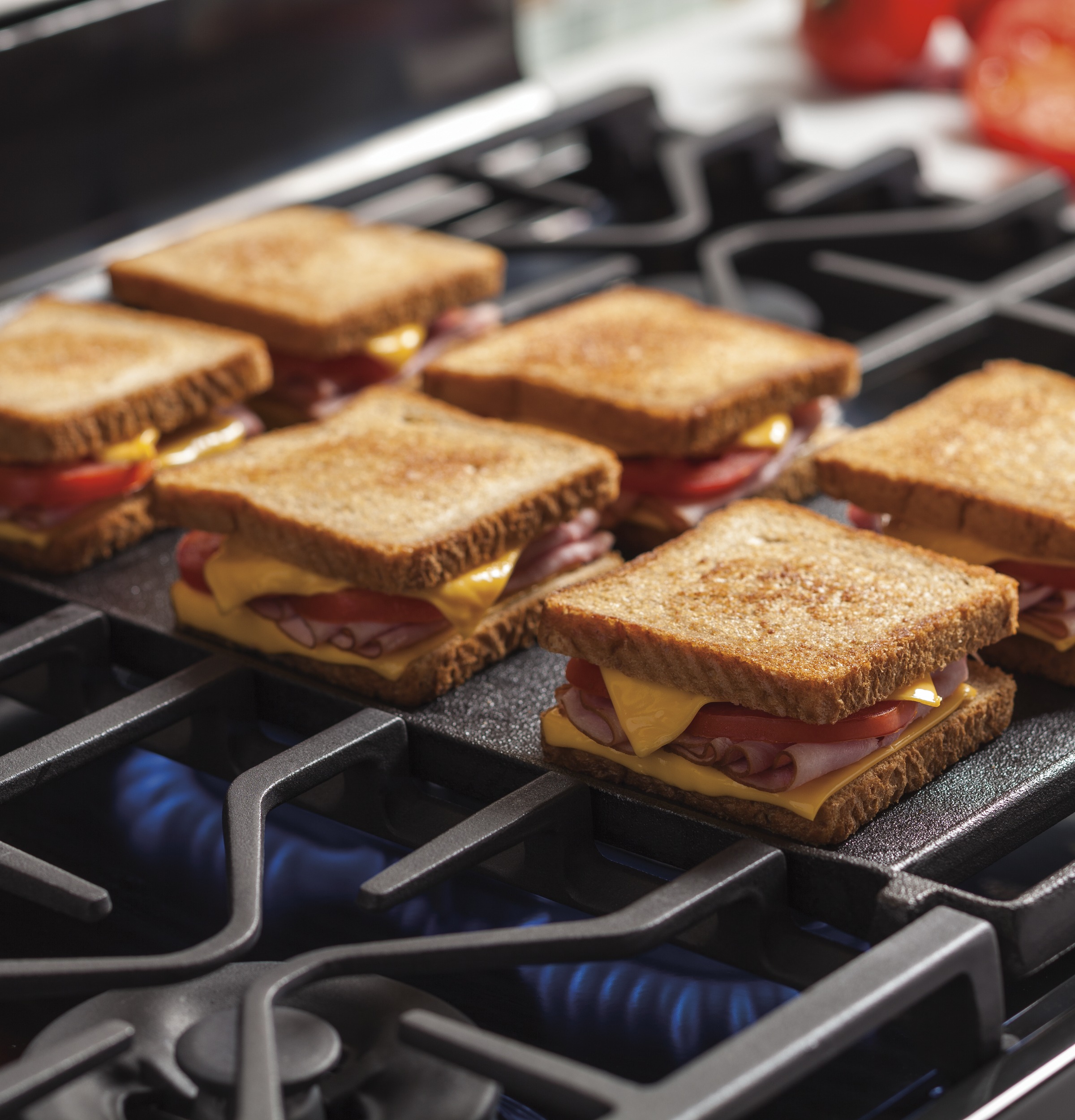 30" Smart Dual-Fuel Free-Standing Convection Range with Warming Drawer P2B940SEJSS