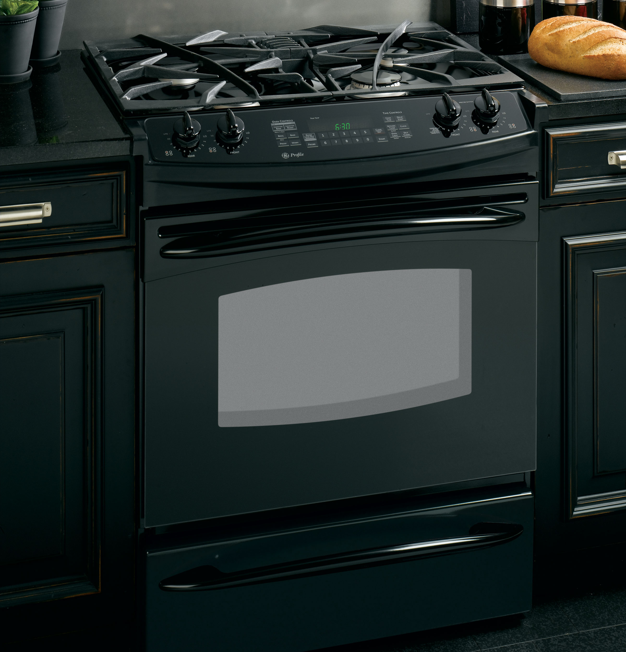 30" Dual Fuel Slide-In Range P2S975BEMBB