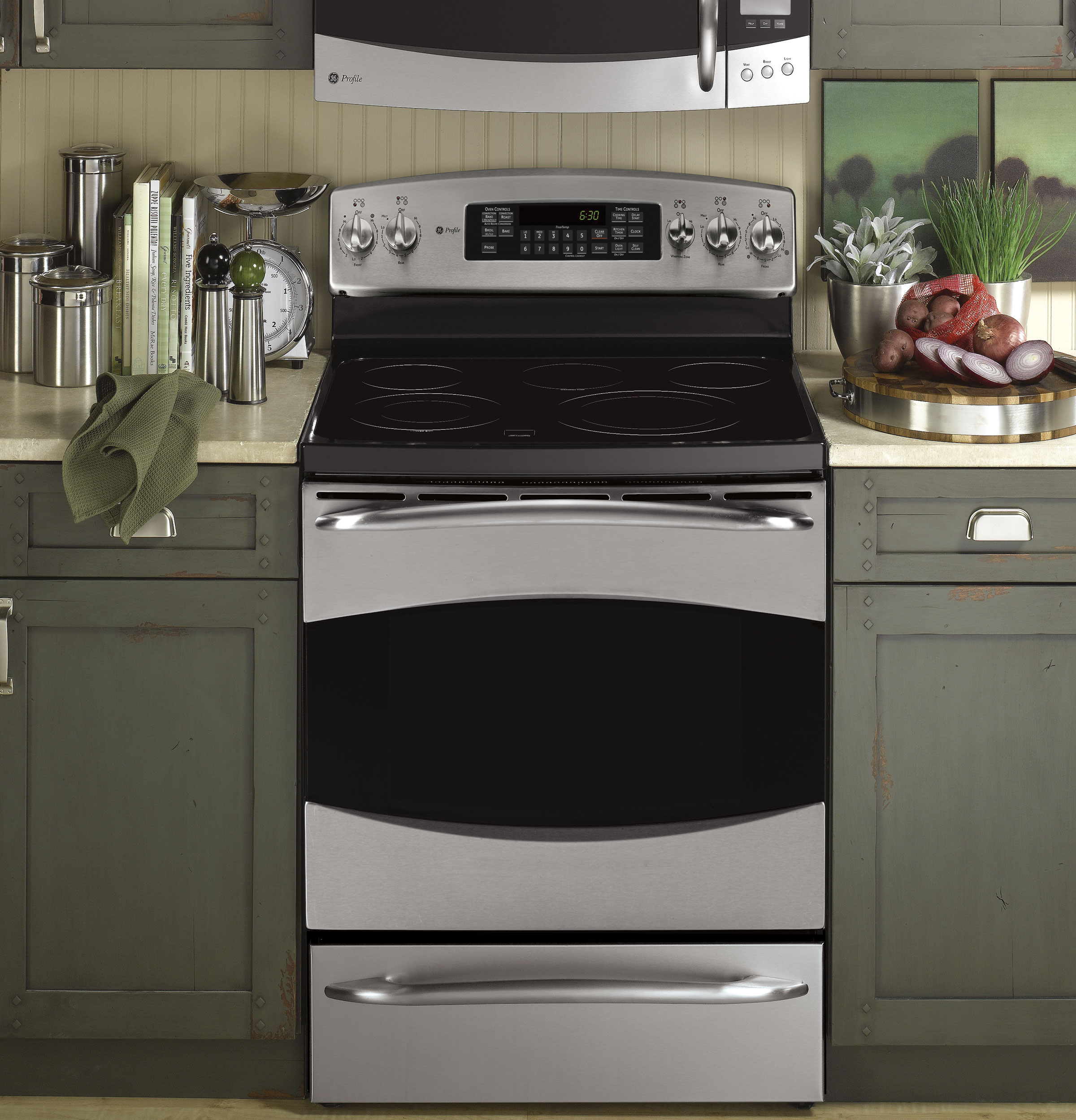 30" Free Standing Electric Range PB909SPSS