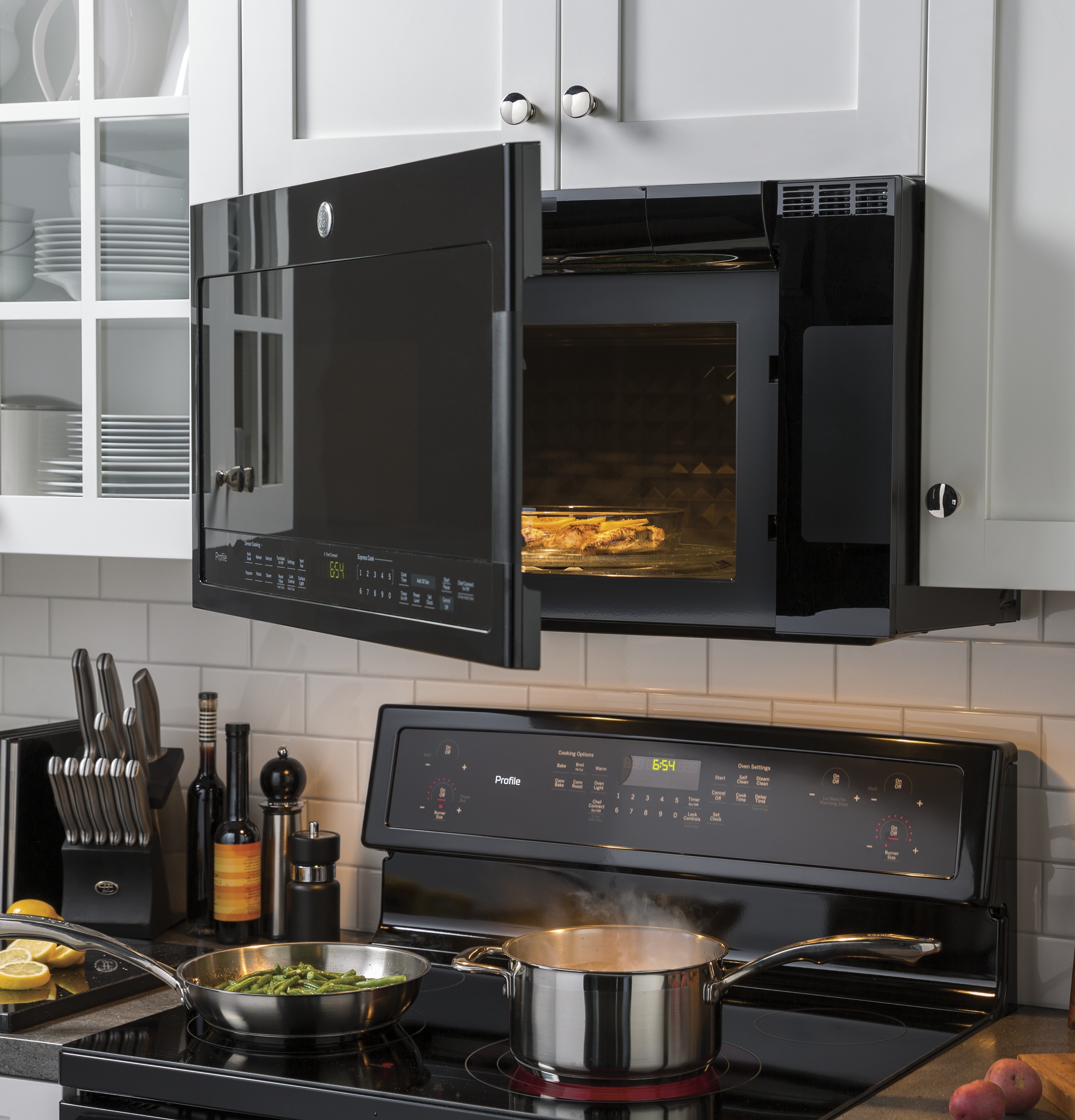 Series 30" Free-Standing Electric Convection Range PB911DJBB