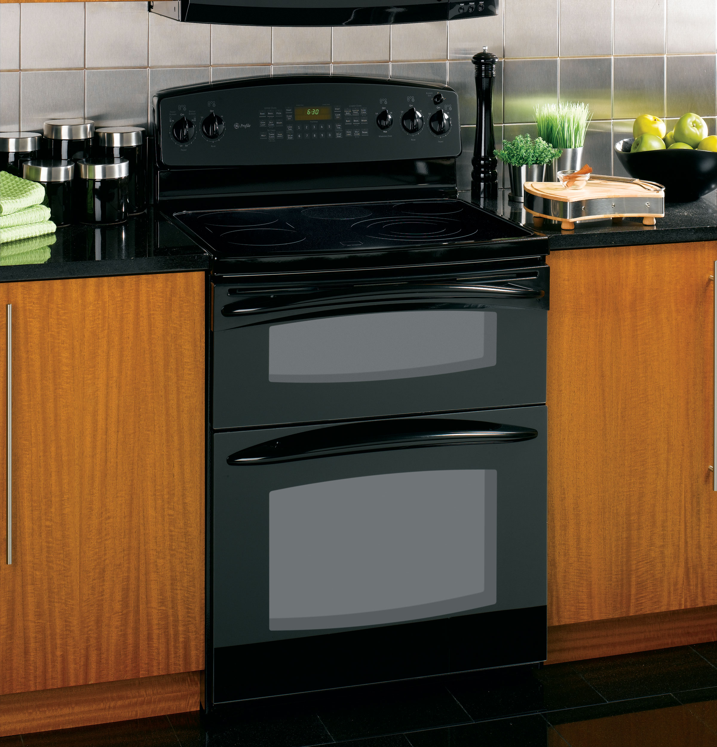 30" Free-Standing Double Oven Range PB975BMBB