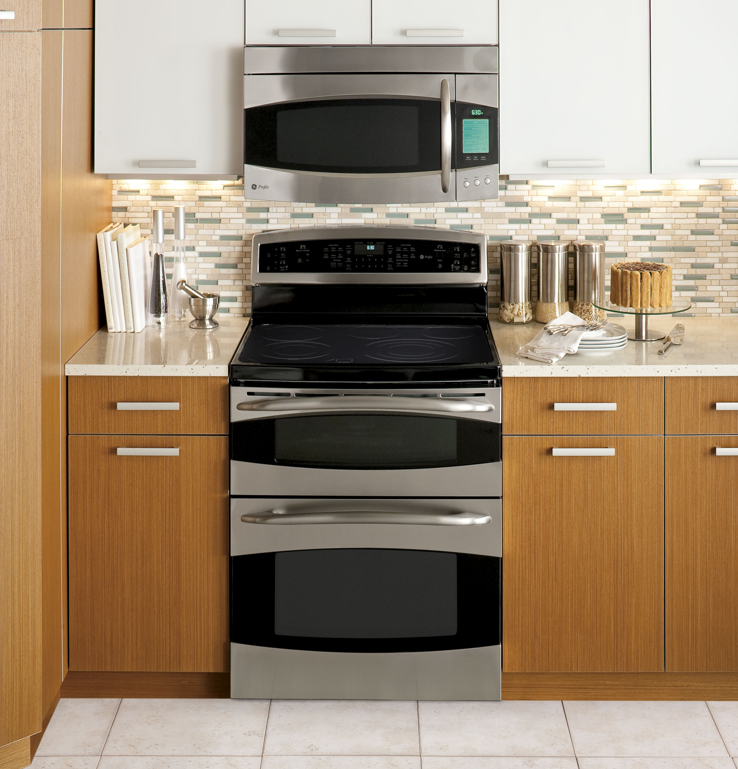 30" Free-Standing Double Oven Range PB978SPSS
