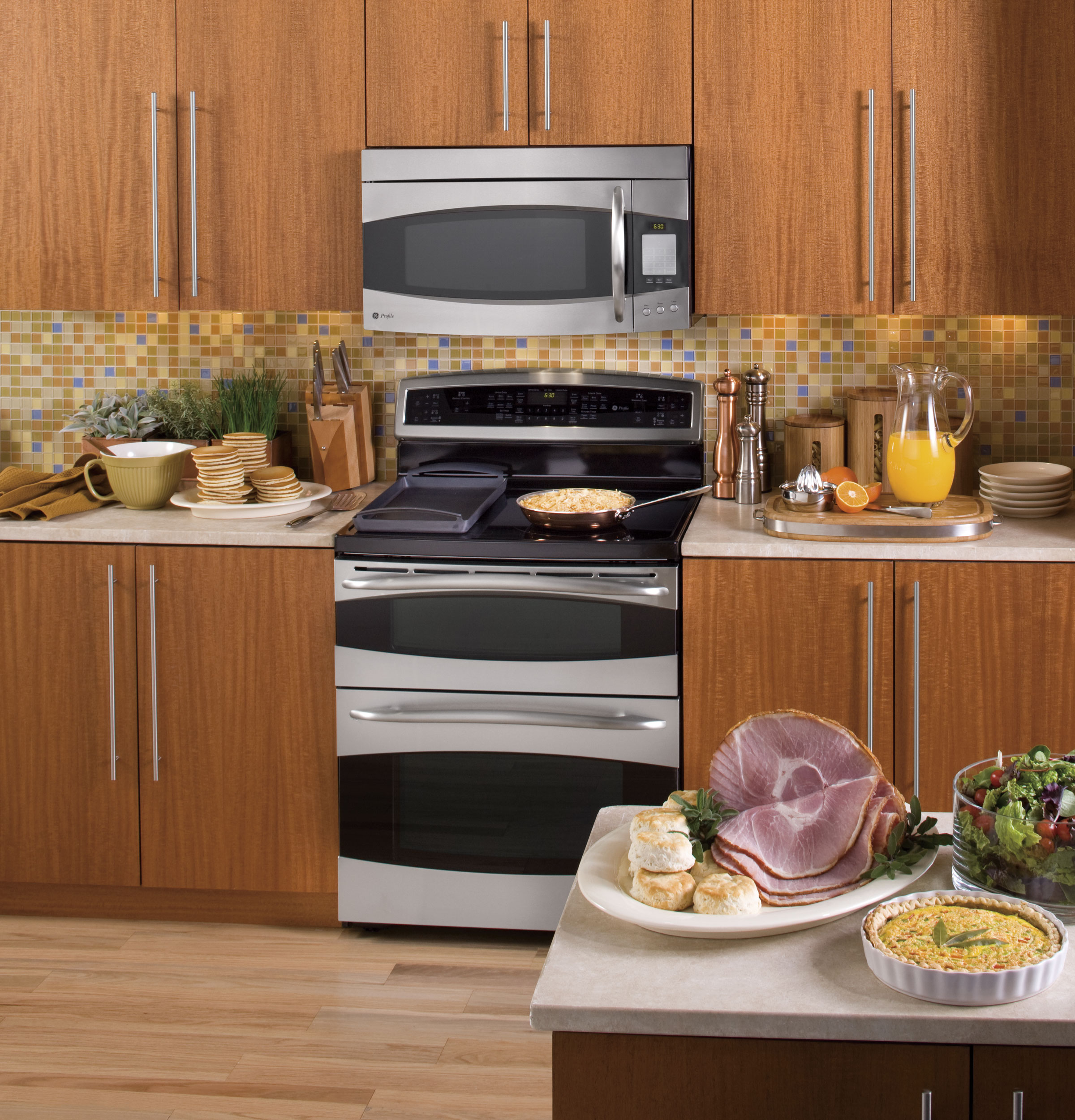 30" Free-Standing Double Oven Range PB978SPSS