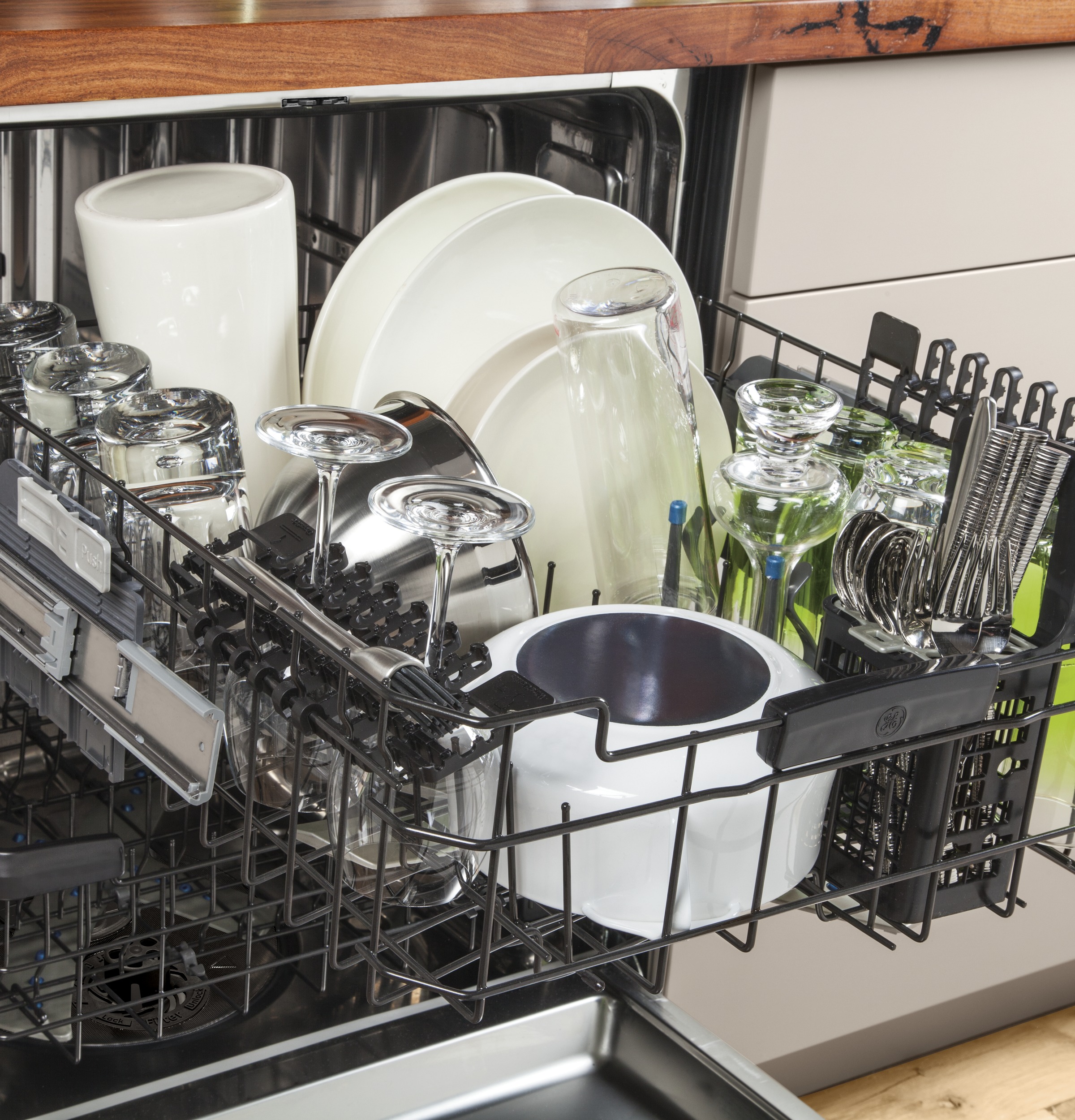 Series Stainless Steel Interior Dishwasher with Hidden Controls PDT750SMFES