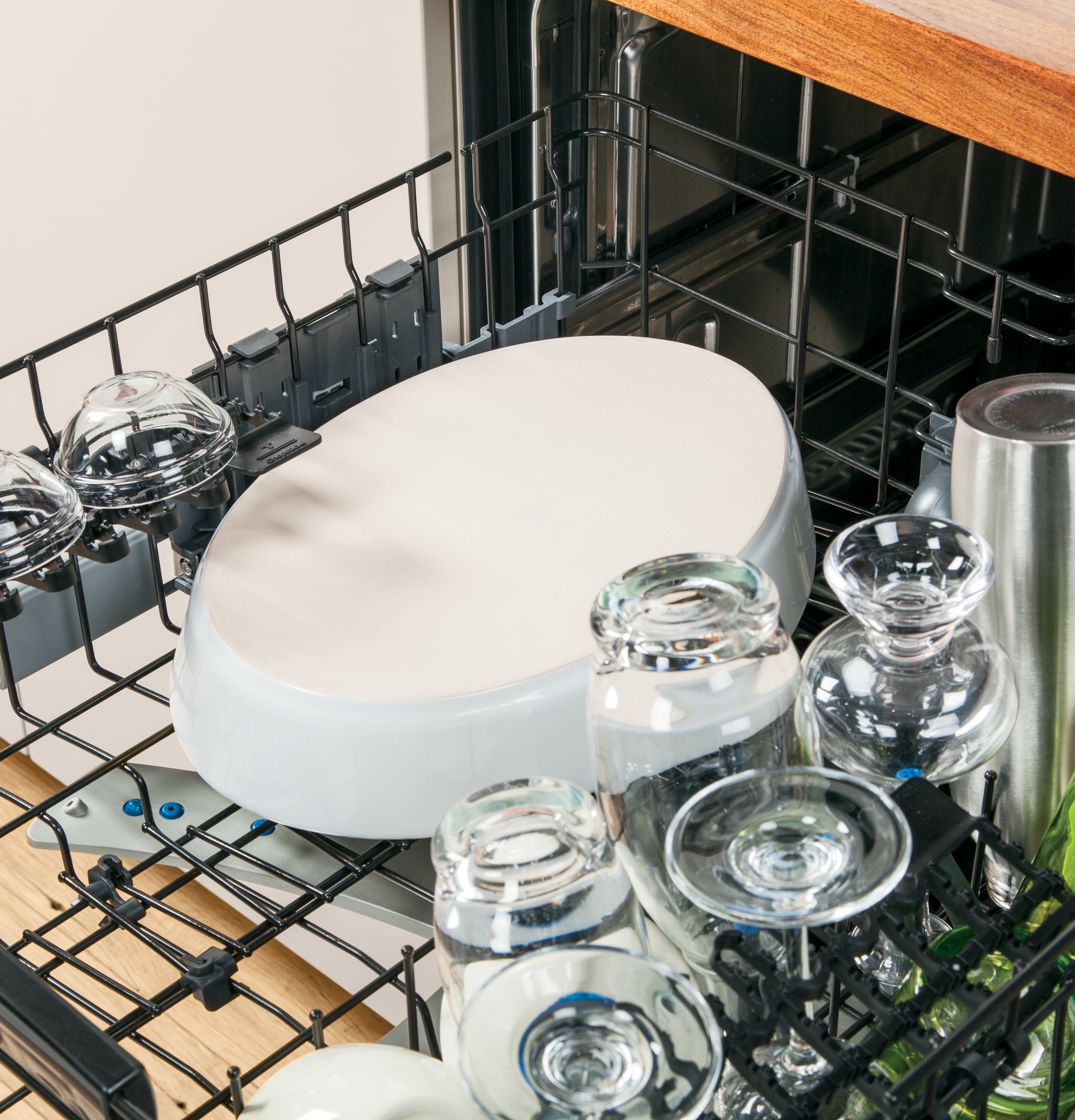 Series Stainless Steel Interior Dishwasher with Hidden Controls PDT750SMFES