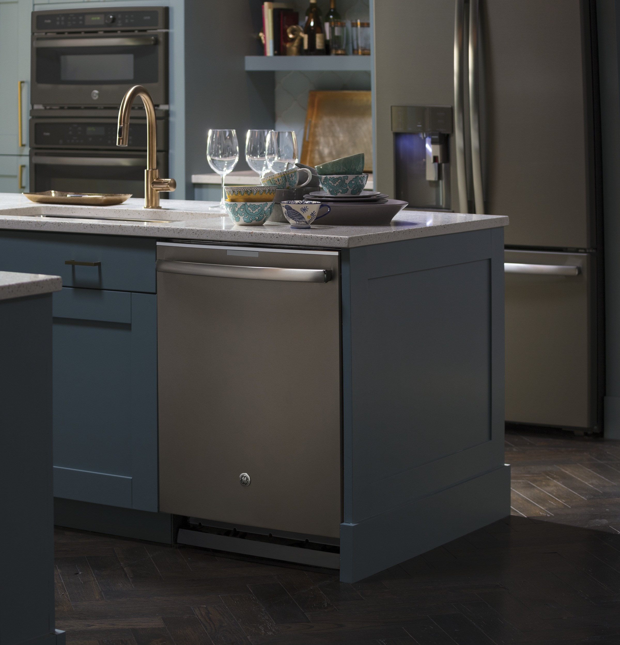 Series Stainless Steel Interior Dishwasher with Hidden Controls PDT750SMFES