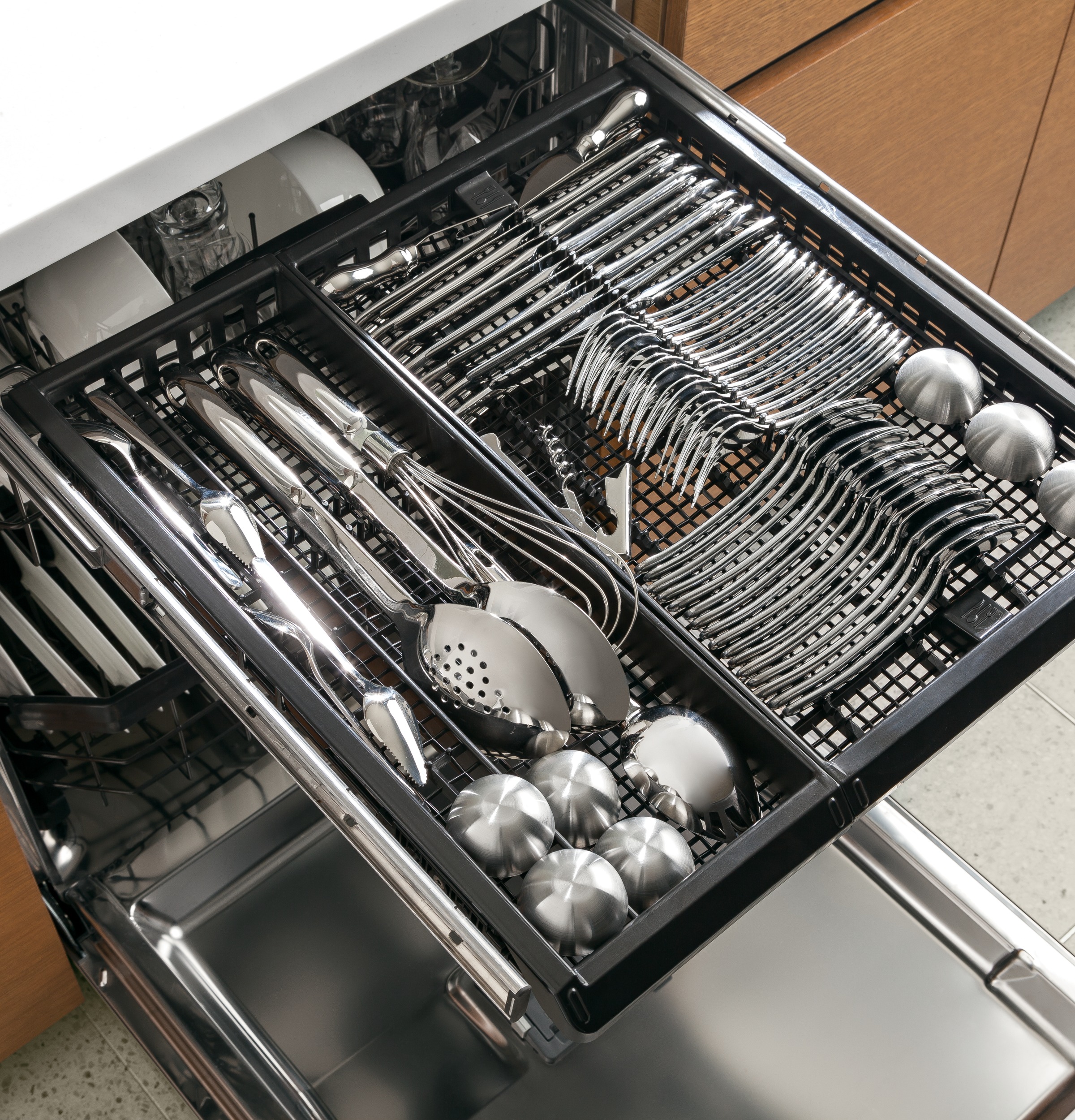 Series Stainless Steel Interior Dishwasher with Hidden Controls PDT760SSFSS