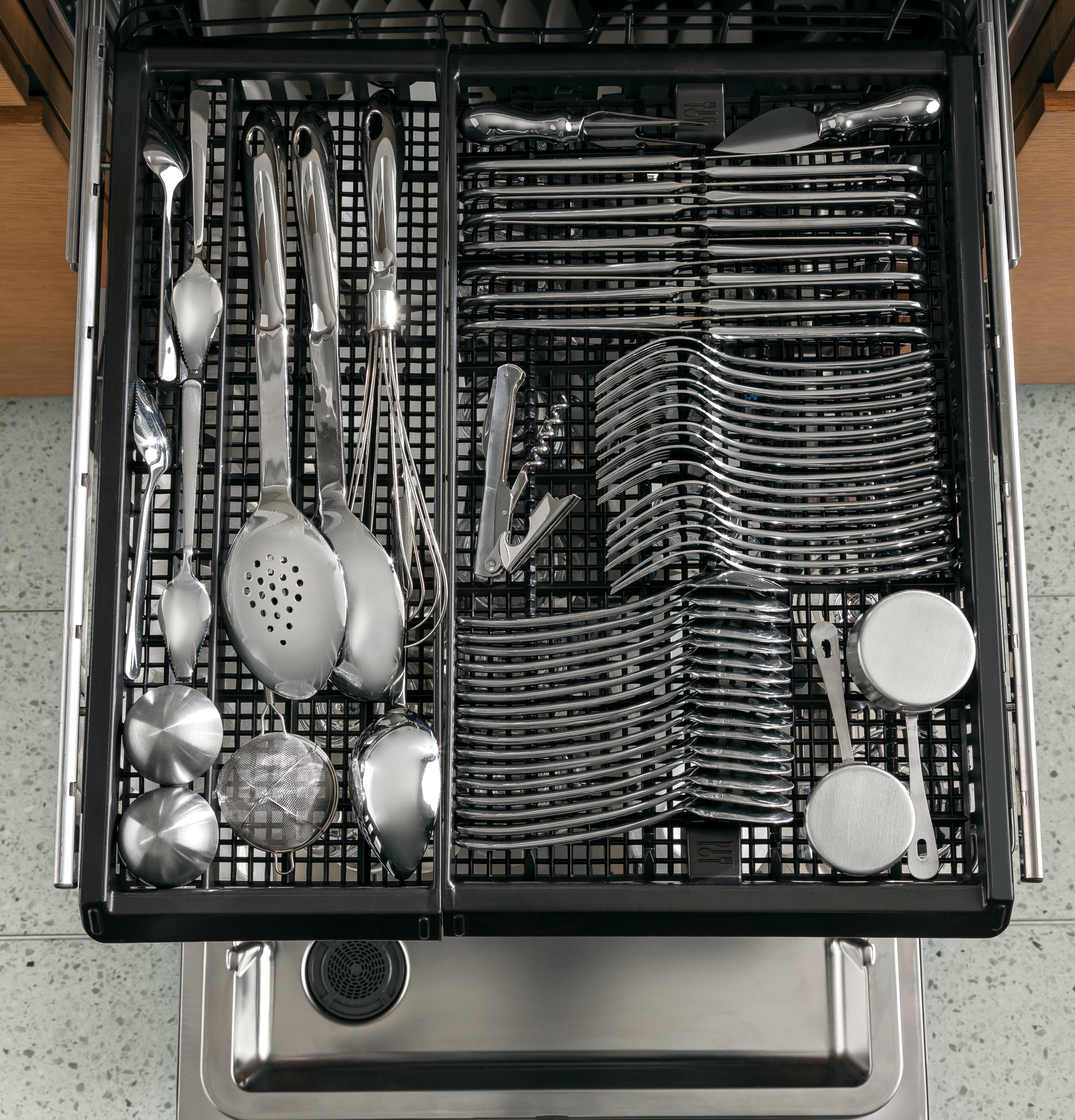 Series Stainless Steel Interior Dishwasher with Hidden Controls PDT760SSFSS