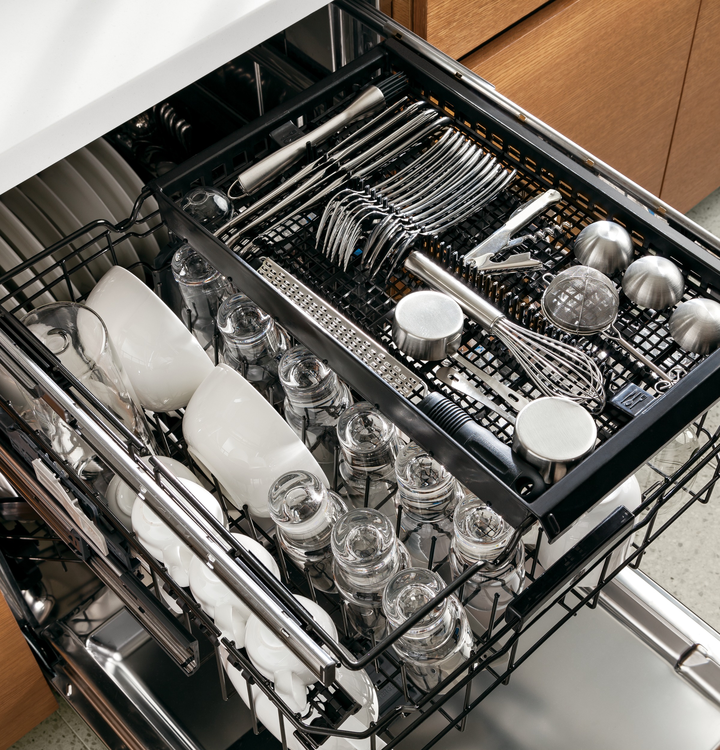 Series Stainless Steel Interior Dishwasher with Hidden Controls PDT760SSFSS