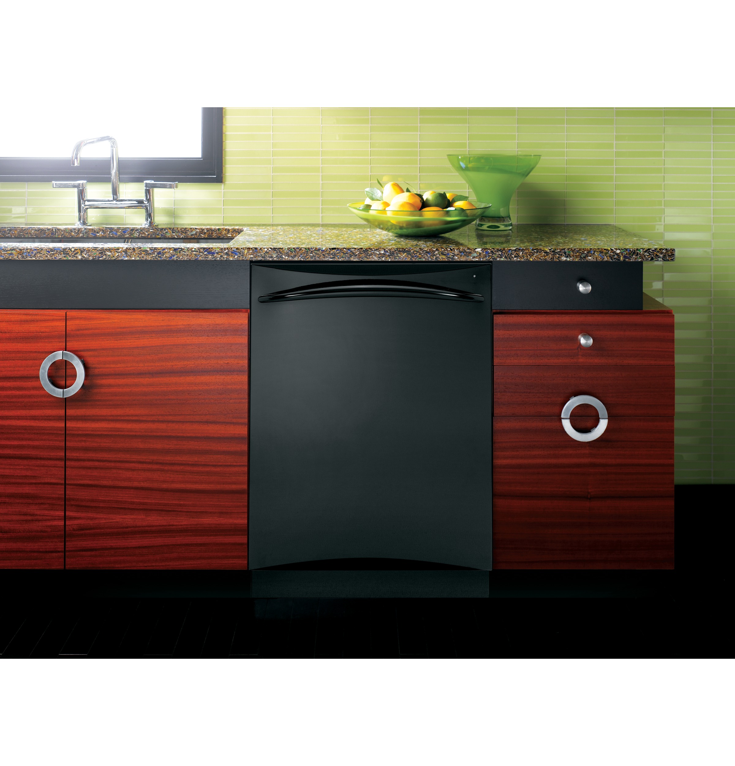 Dishwasher with SmartDispense Technology PDWT500VBB