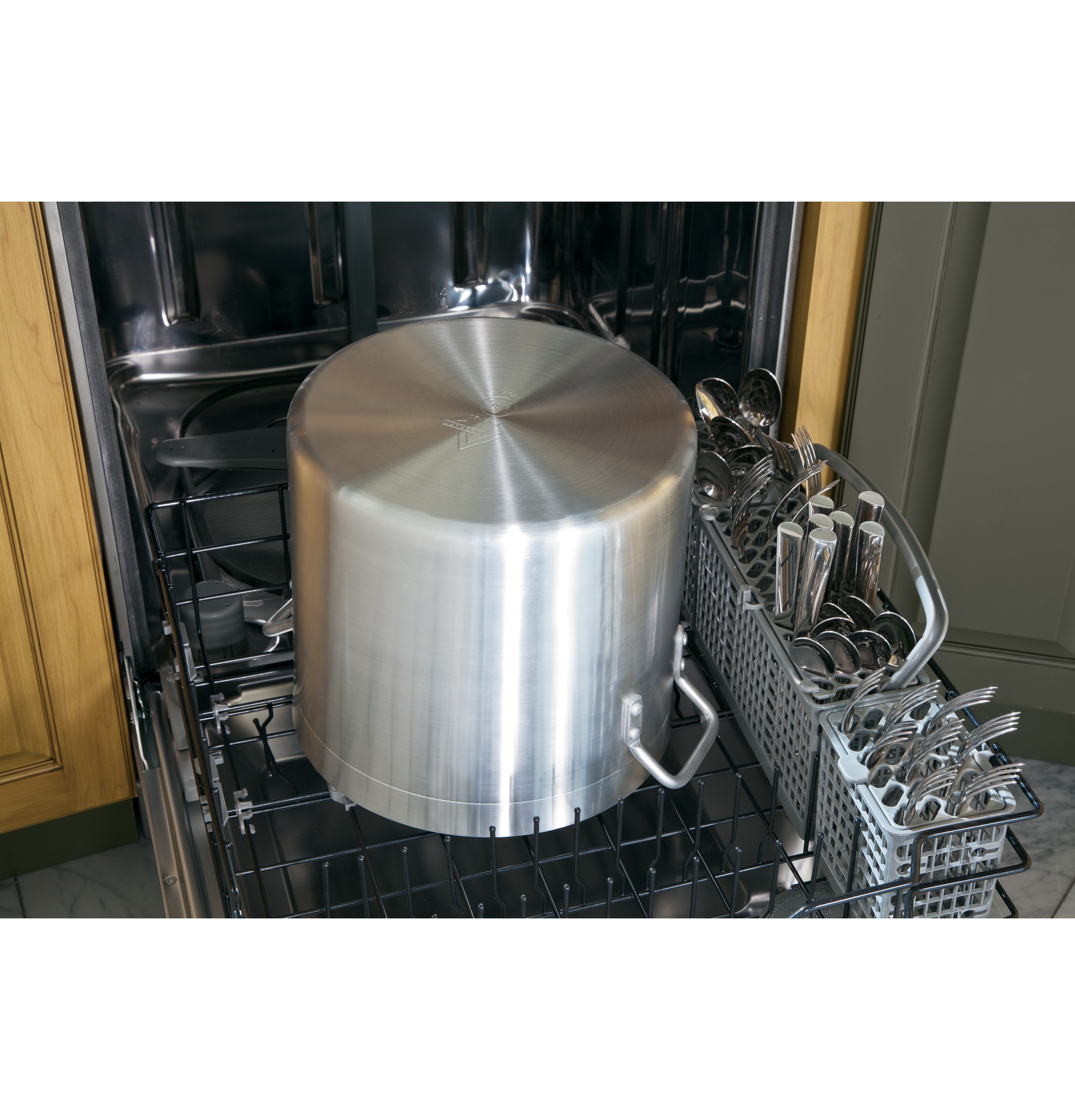 Dishwasher with SmartDispense Technology PDWT500VBB