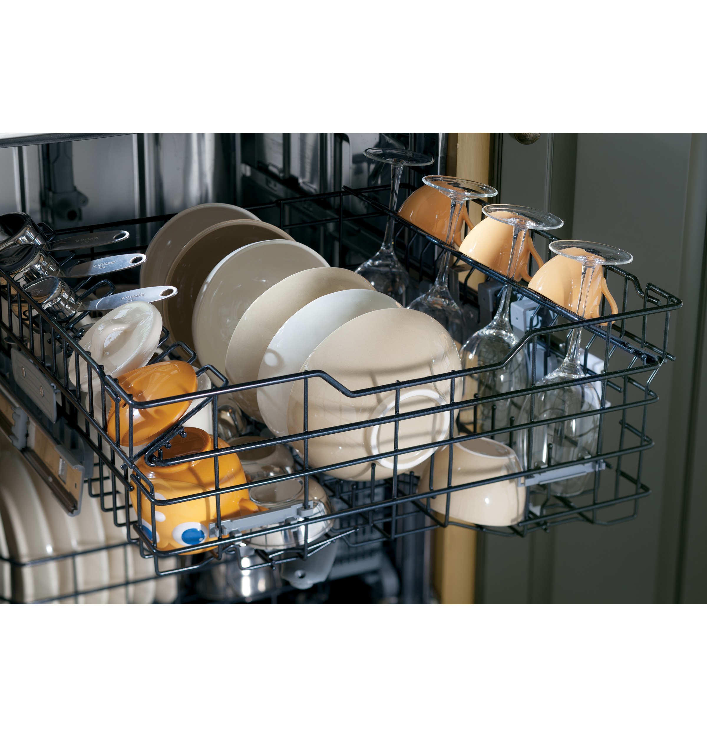 Dishwasher with SmartDispense Technology PDWT500VWW