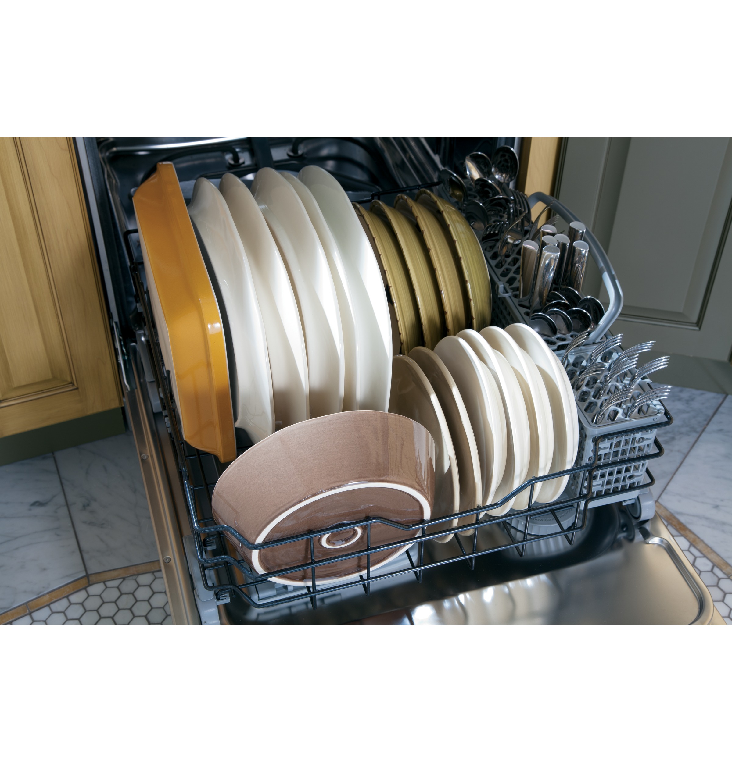 Dishwasher with SmartDispense Technology PDWT500VWW