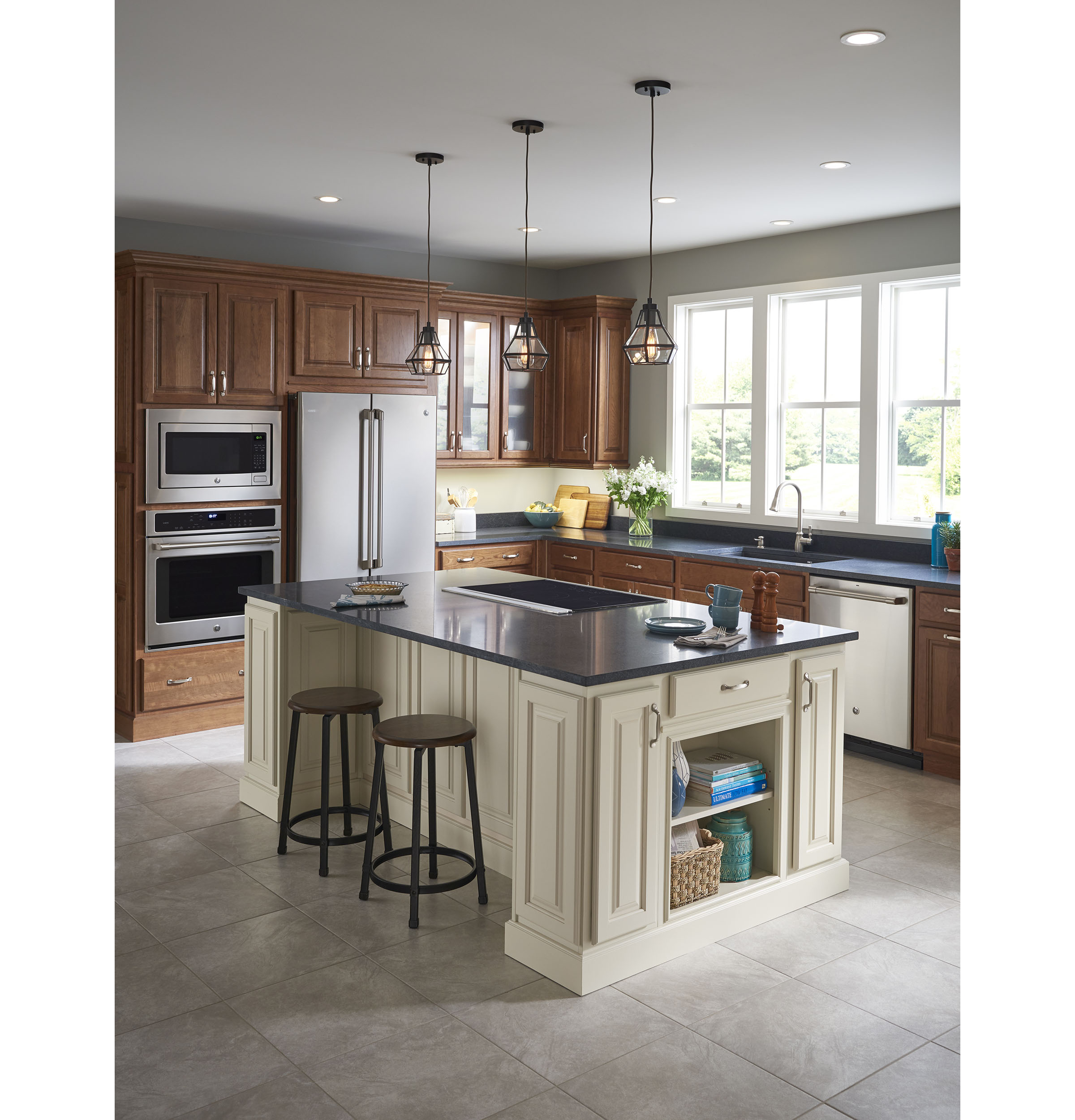 Series 2.2 Cu. Ft. Countertop Microwave Oven PEB7226SFSS