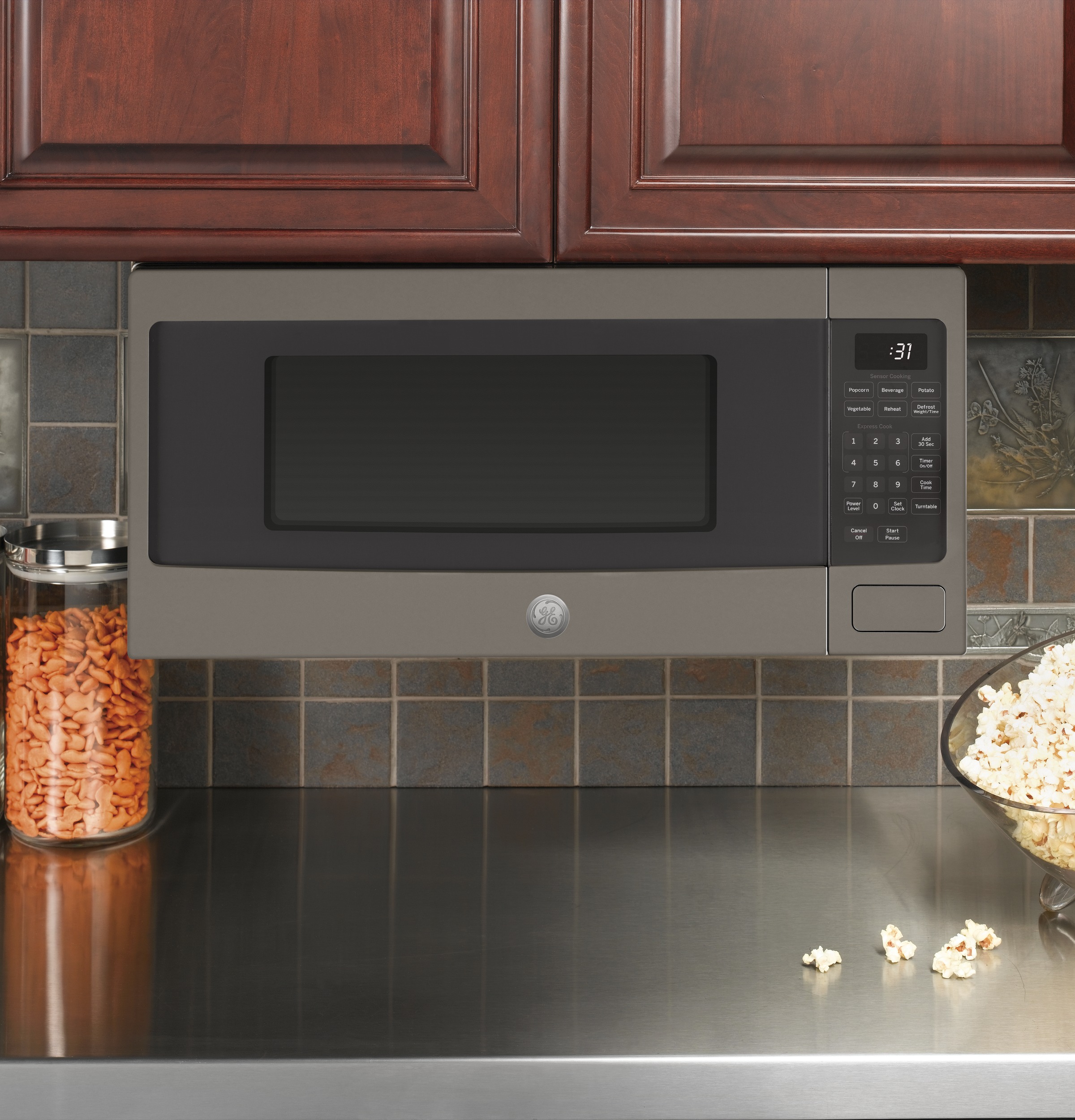 1.1 Cu. Ft. Countertop Microwave Oven PEM31EFES