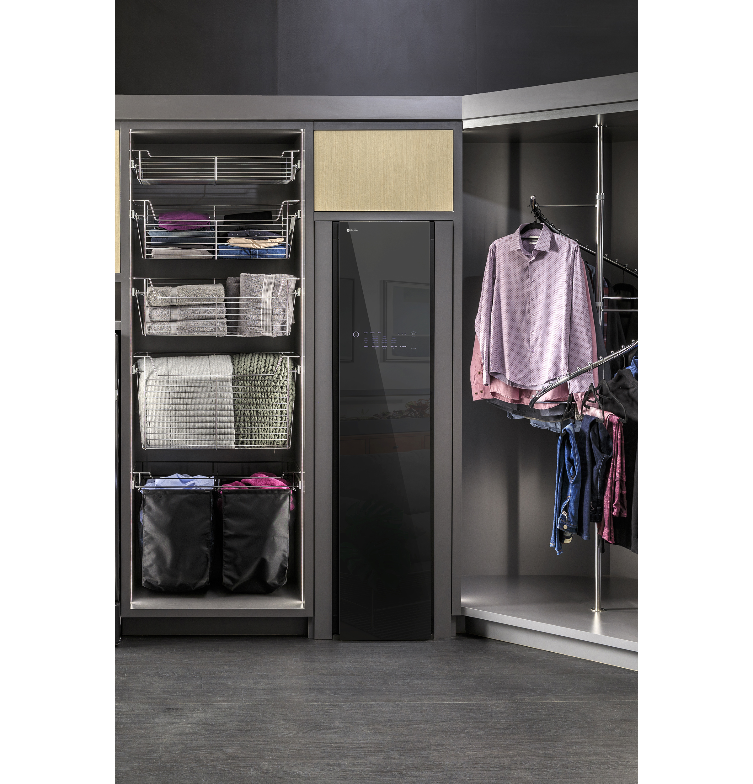 Steam Closet with Fabric Refresh PFH18HSPVMC