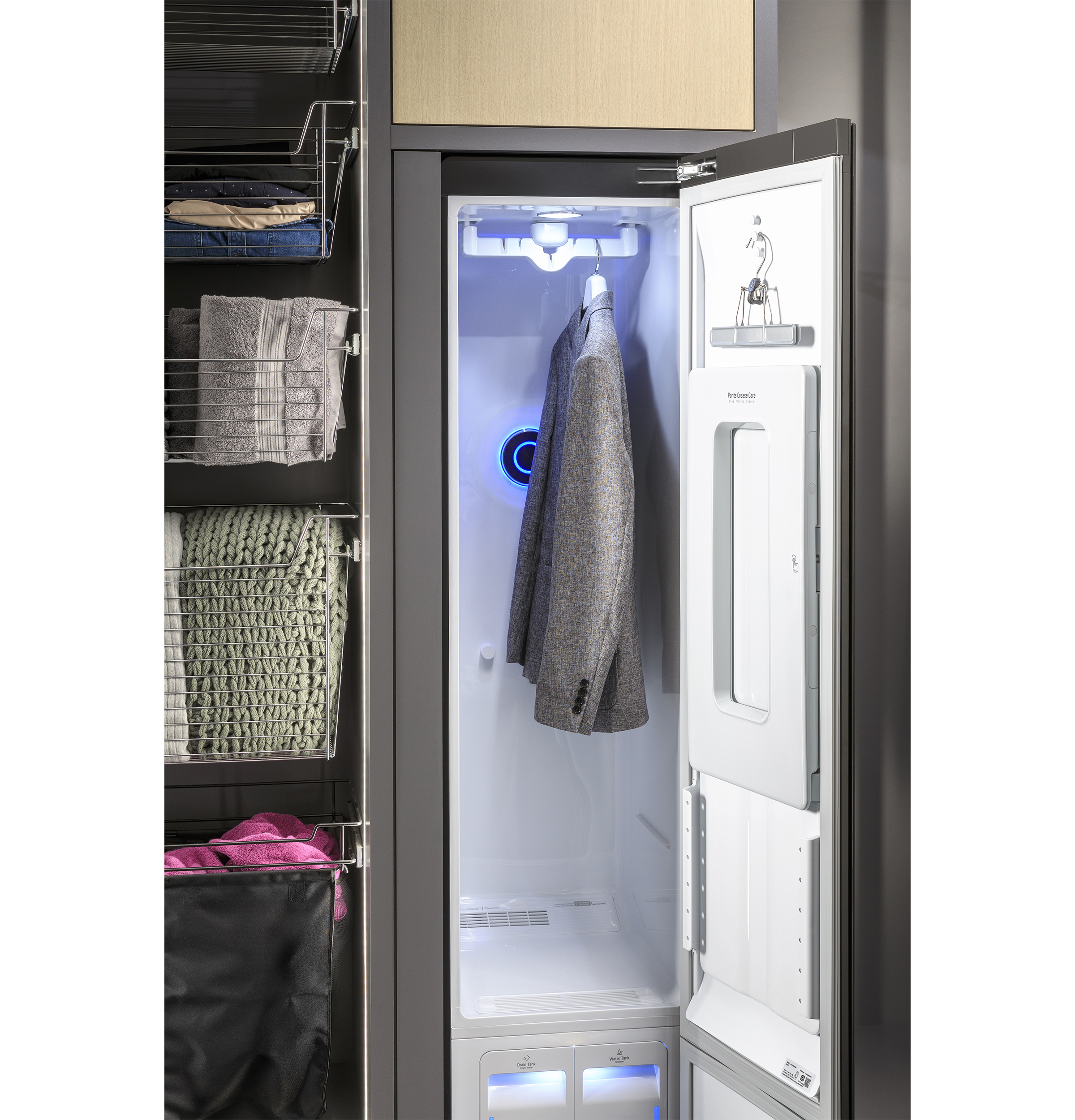 Steam Closet with Fabric Refresh PFH18HSPVMC