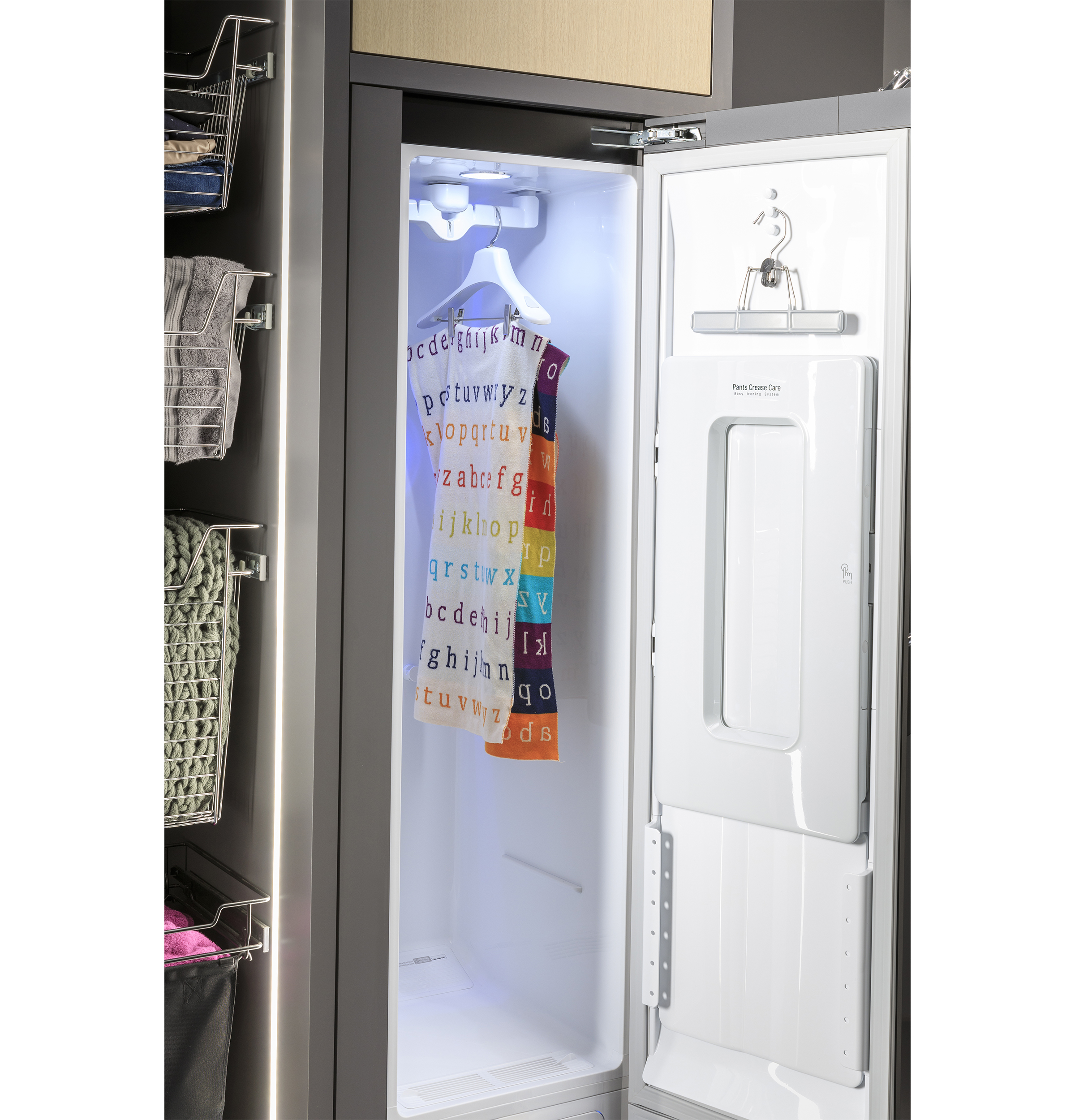 Steam Closet with Fabric Refresh PFH18HSPVMC
