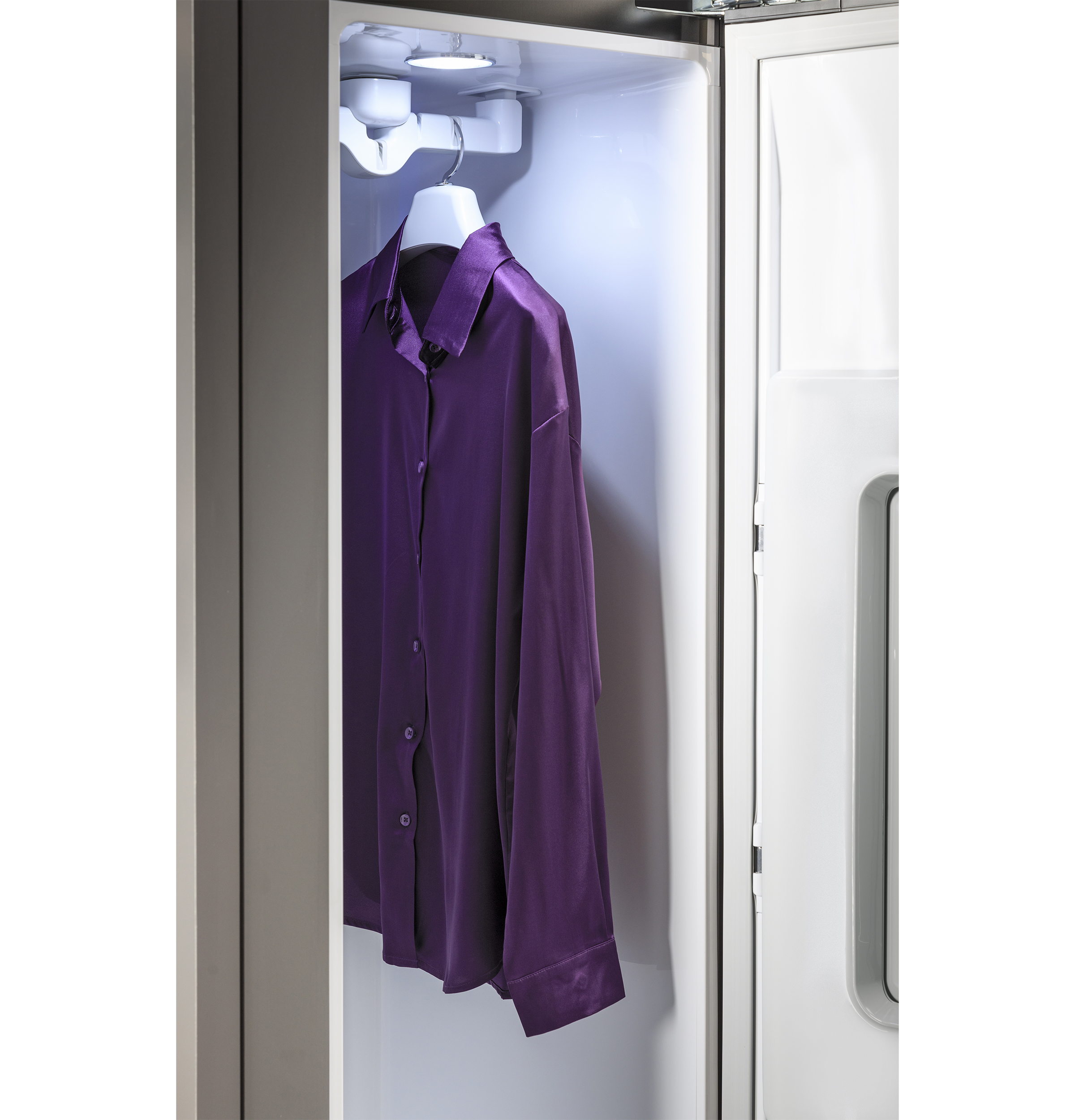Steam Closet with Fabric Refresh PFH18HSPVMC