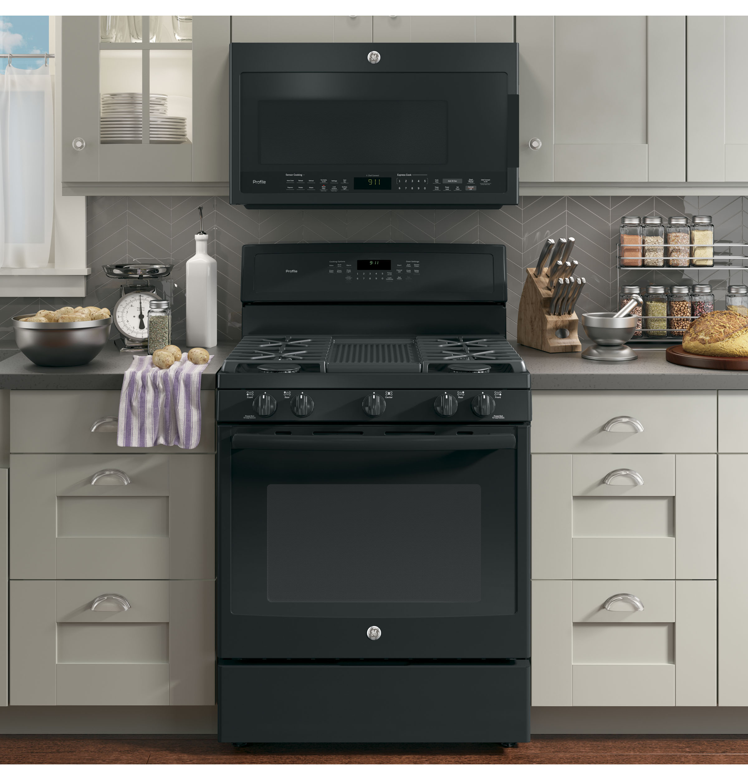 Series 30" Free-Standing Gas Convection Range PGB911DEJBB