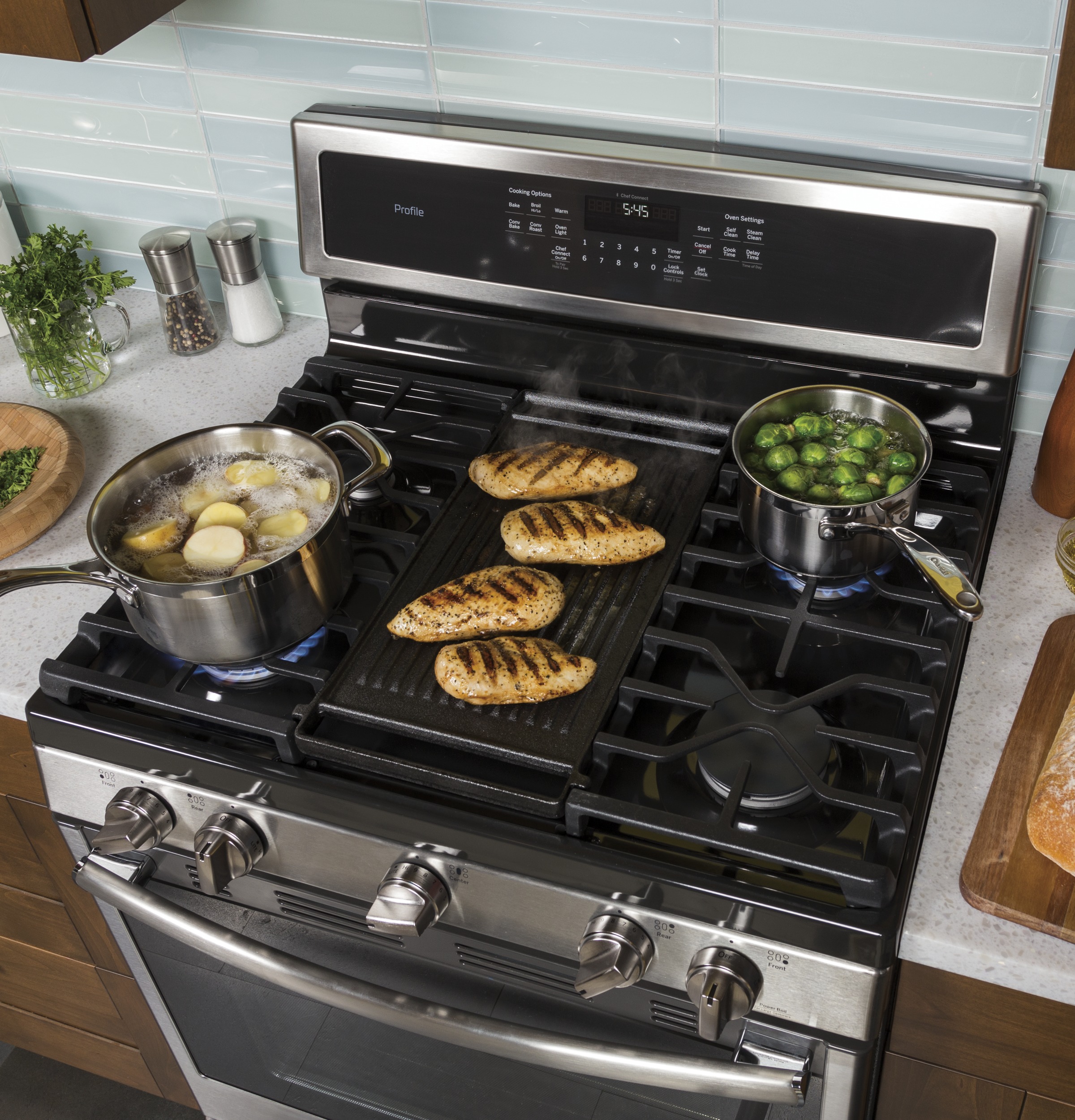 30" Free-Standing Gas Convection Range PGB911SEJSS