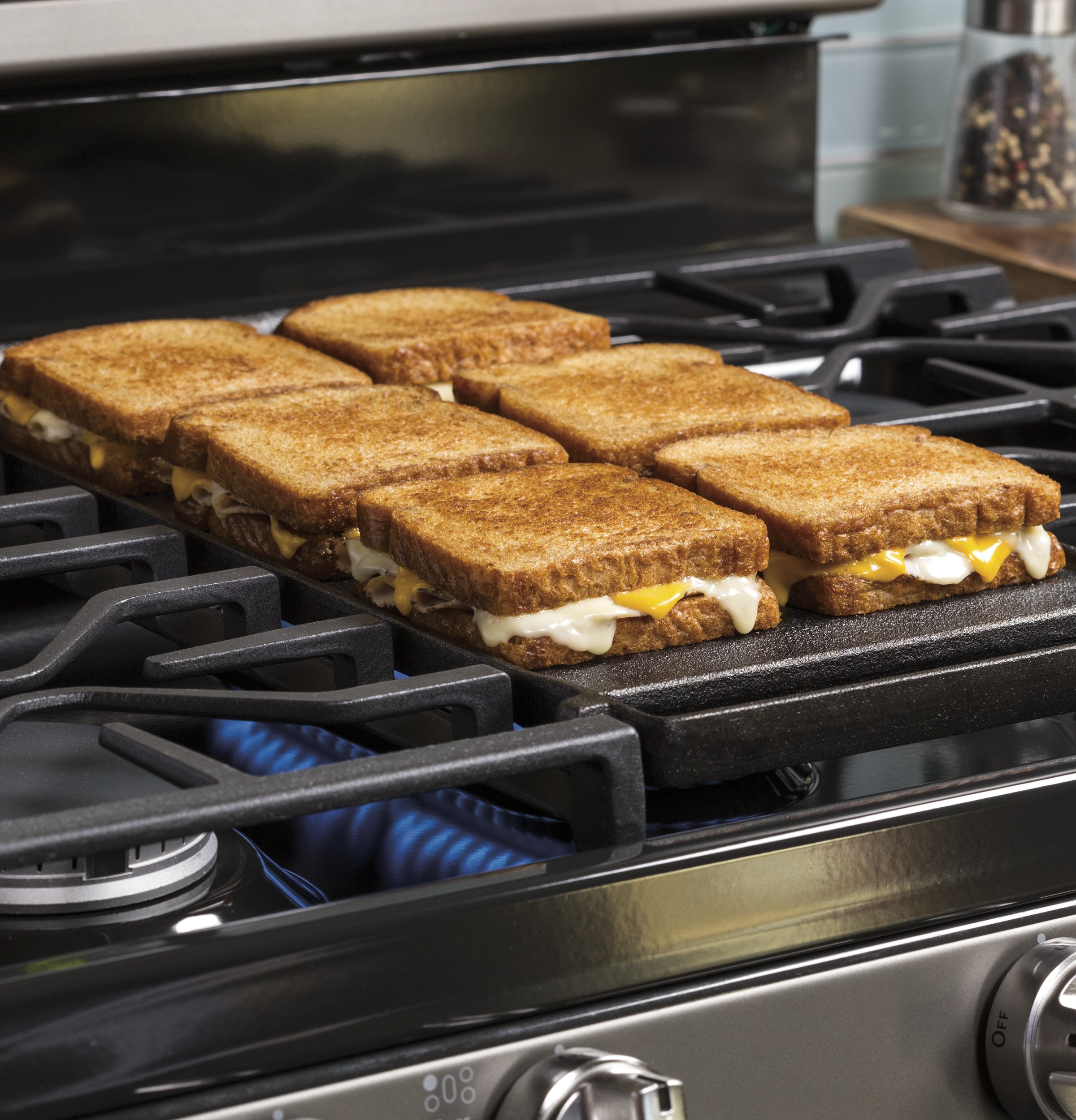 30" Free-Standing Gas Convection Range PGB911SEJSS