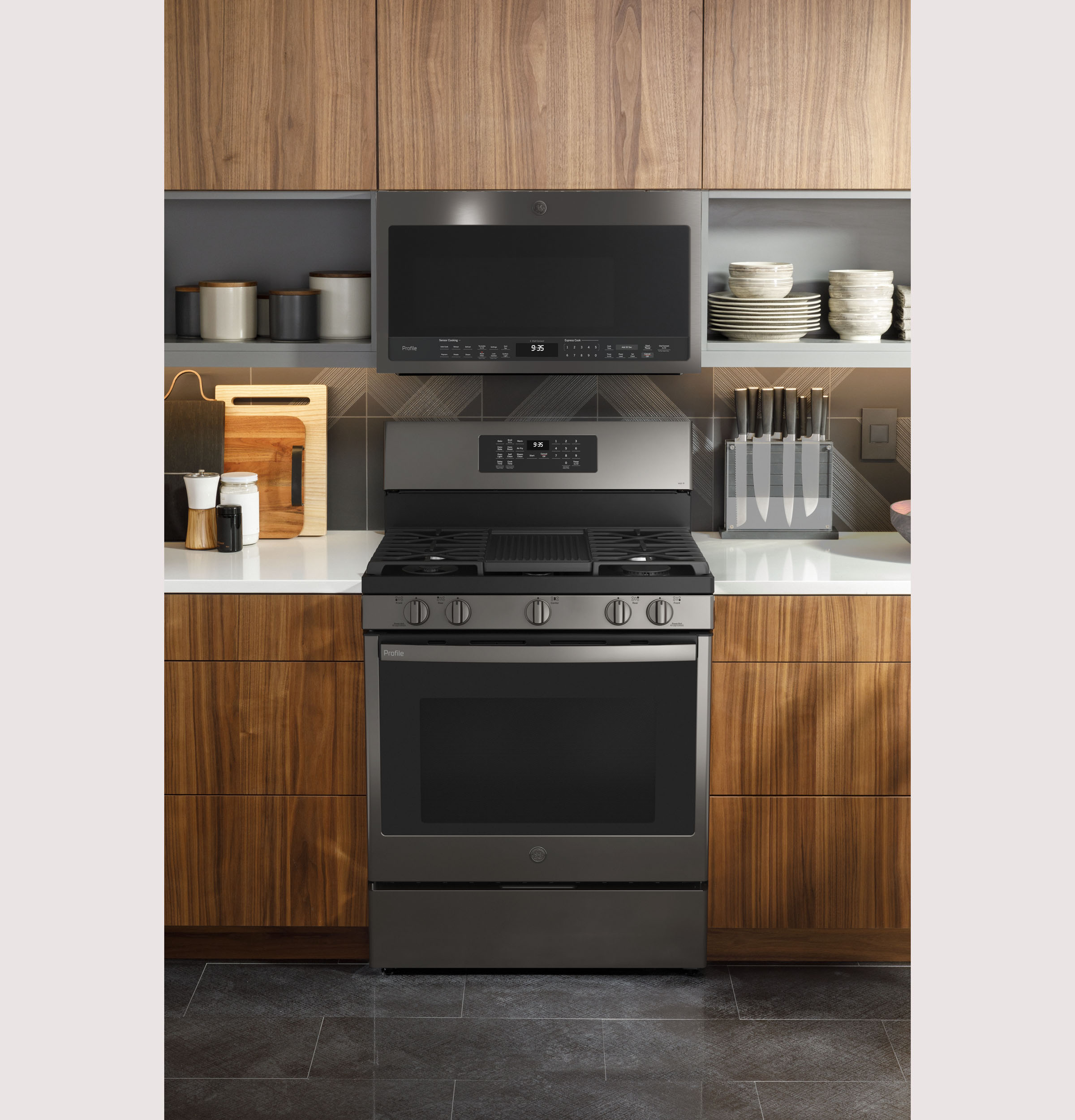 Smart 30" Free-Standing Self Clean Gas Range with No Preheat Air Fry PGB935BPTS